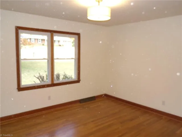 $2,300 | 3850 Whitehaven Road, Winston-Salem, NC 27106