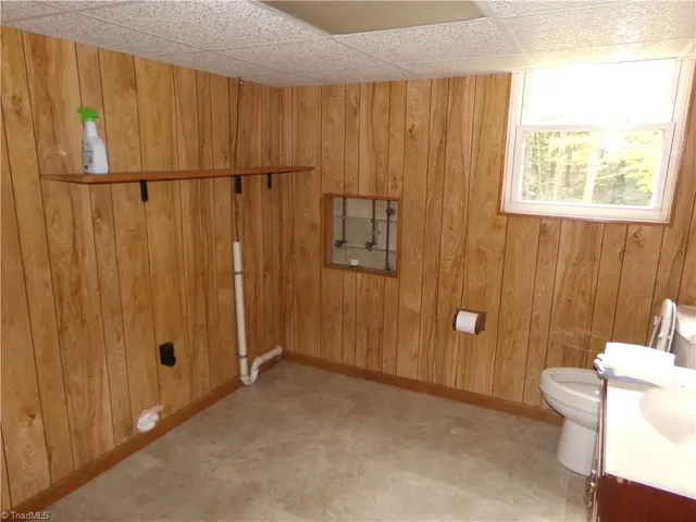 $2,300 | 3850 Whitehaven Road, Winston-Salem, NC 27106