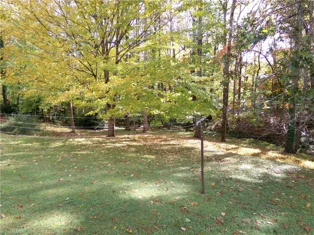 $2,300 | 3850 Whitehaven Road, Winston-Salem, NC 27106