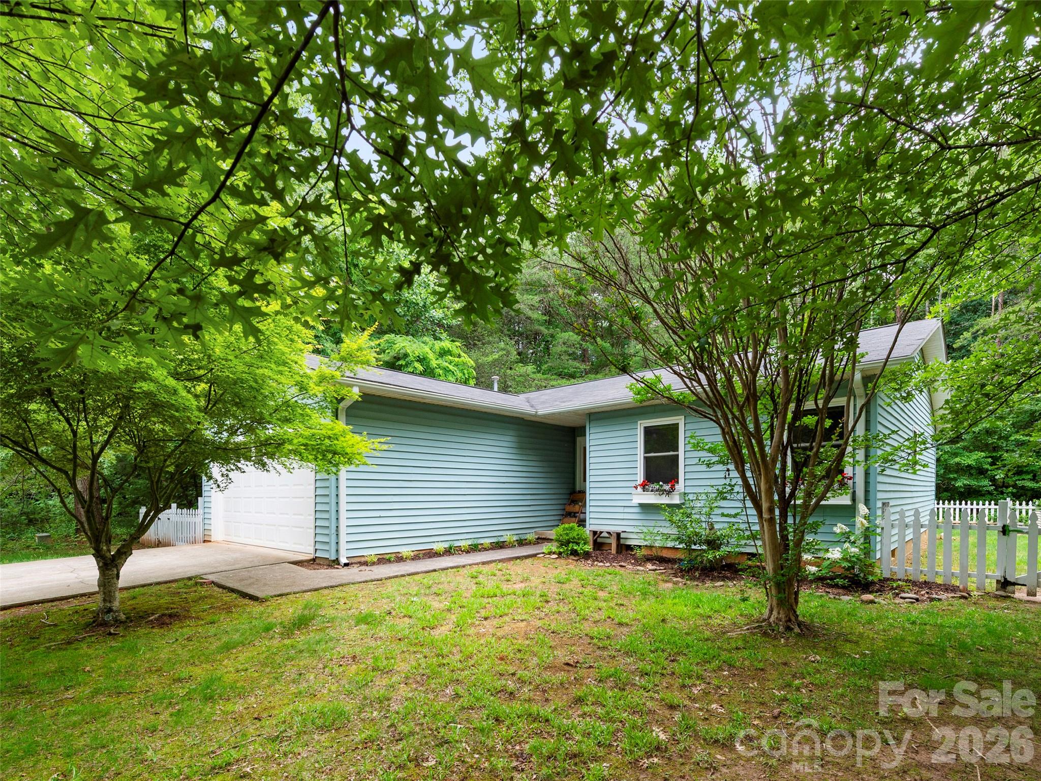 39 Rocking Porch Lane Asheville, NC 28805 - Photo 2 of 26 Gallery Image 2