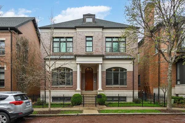 $1,750,000 | 2664 North Hartland Court, Chicago, IL 60614