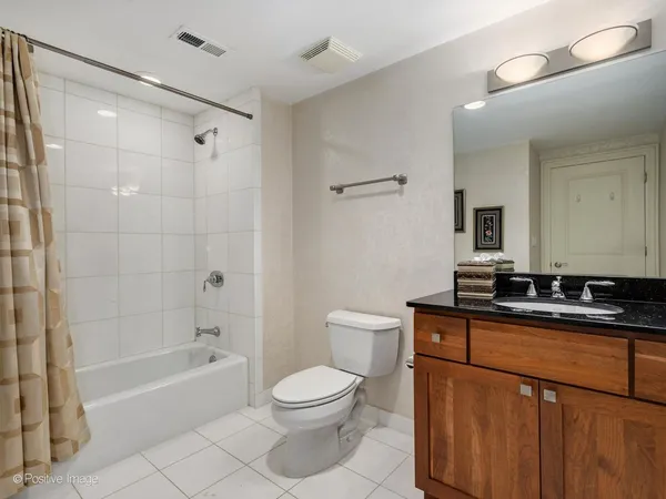 $1,750,000 | 2664 North Hartland Court, Chicago, IL 60614