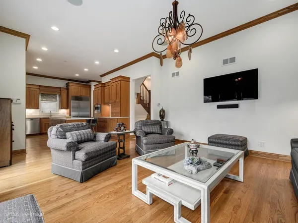 $1,750,000 | 2664 North Hartland Court, Chicago, IL 60614