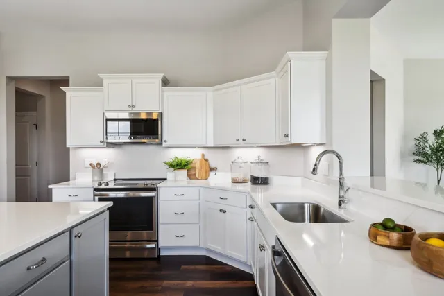 $694,900 | 1380 Prairie Creek Boulevard, Unit 16E, Oconomowoc, WI 53066