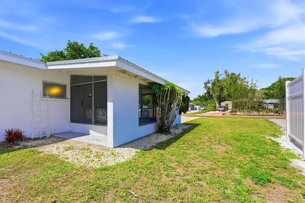 $332,500 | 3876 Prudence Drive, Sarasota, FL 34235