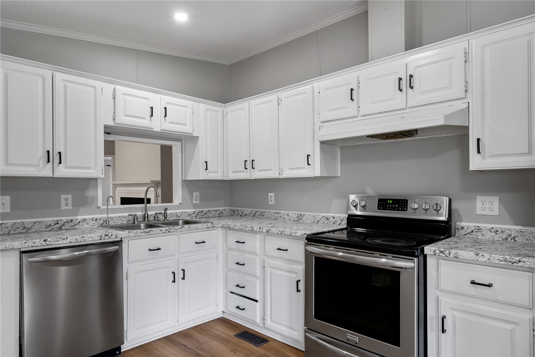 120 Old Brickyard Road Pelzer, SC 29669 - Photo 7 of 27 Stainless steel appliances included!