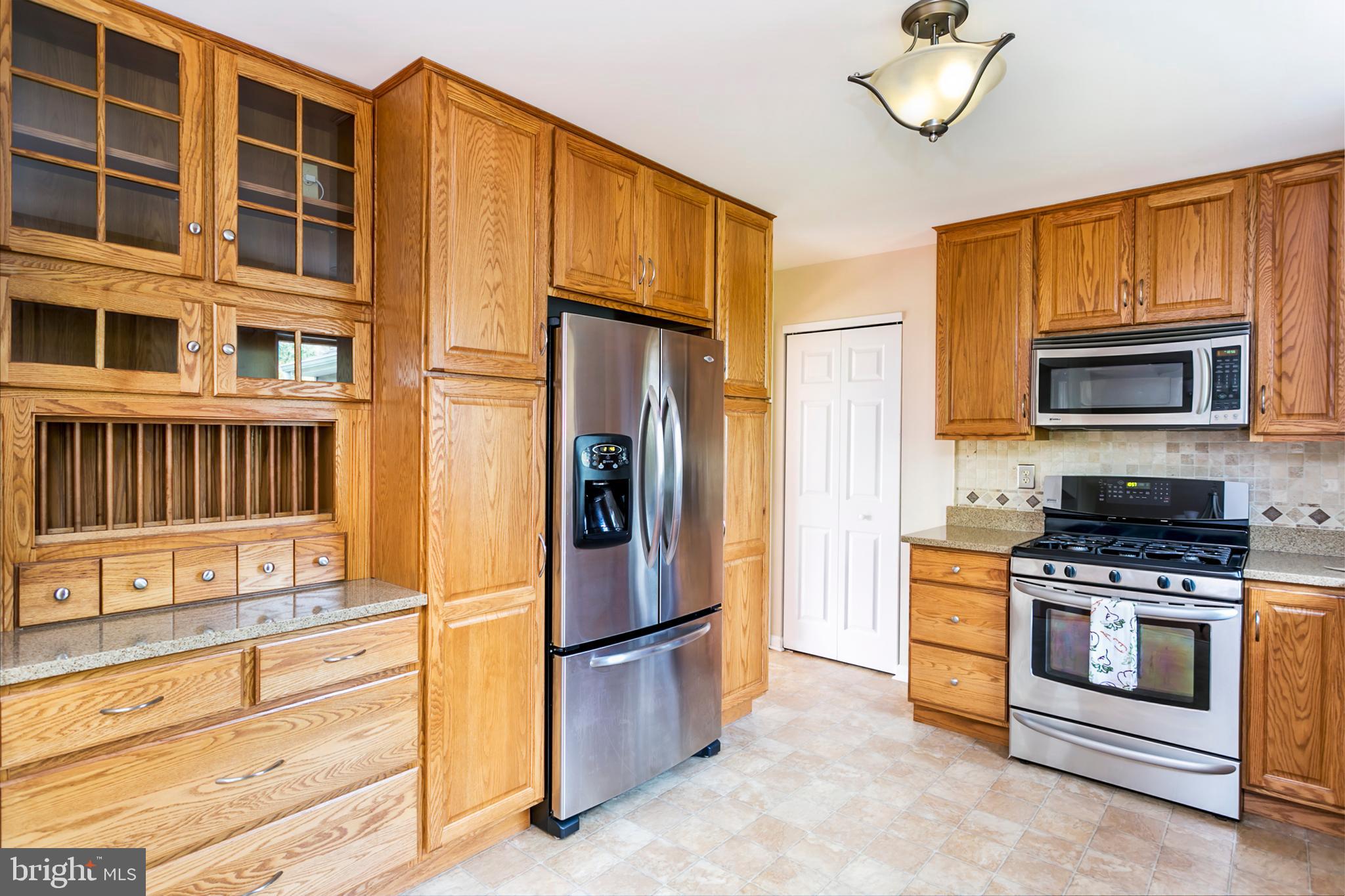 6300 Homewood Road Linthicum, MD 21090 - Photo 9 of 46 Lots of cabinet space!