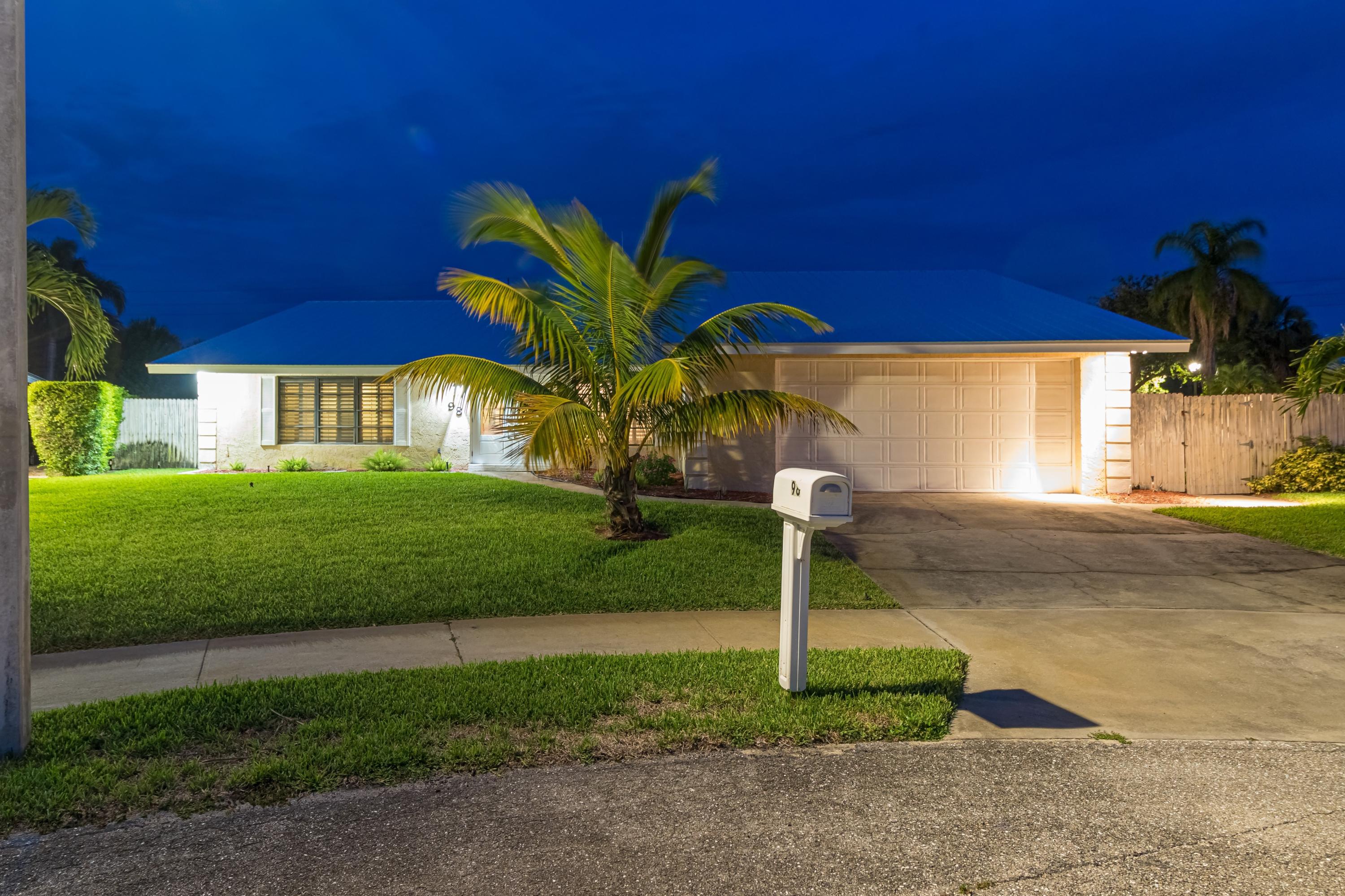 98 Hickory Hill Road Tequesta, FL 33469 - Photo 2 of 34 12345