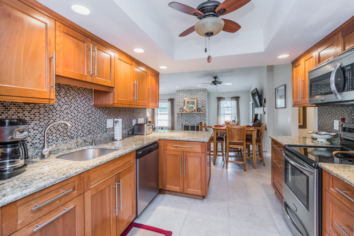 98 Hickory Hill Road Tequesta, FL 33469 - Photo 8 of 34 20190415181055150547000000-o