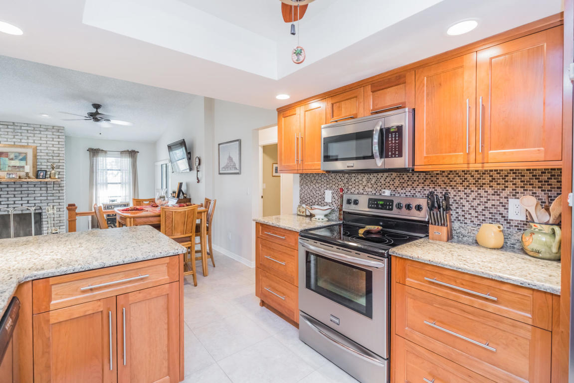 98 Hickory Hill Road Tequesta, FL 33469 - Photo 9 of 34 20190415181056529909000000-o