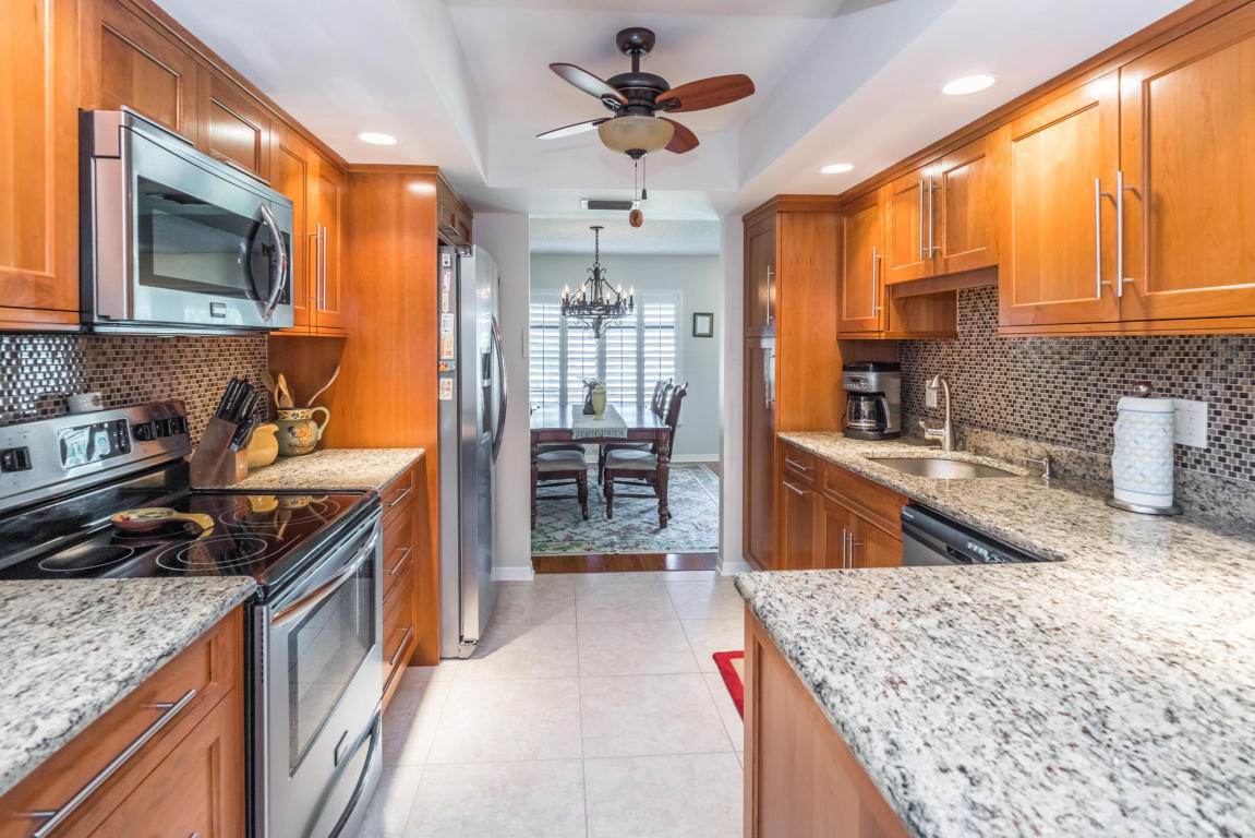 98 Hickory Hill Road Tequesta, FL 33469 - Photo 10 of 34 20190415181057113241000000-o