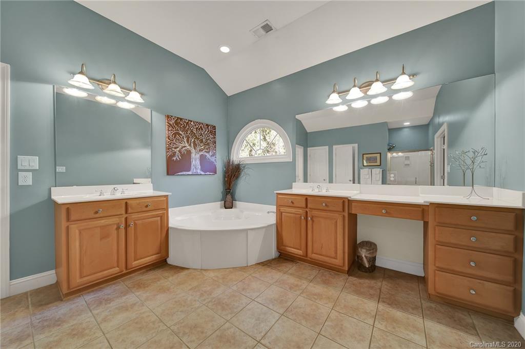 1514 Hubbard Court Fort Mill, SC 29708 - Photo 34 of 48 Gallery Image 34