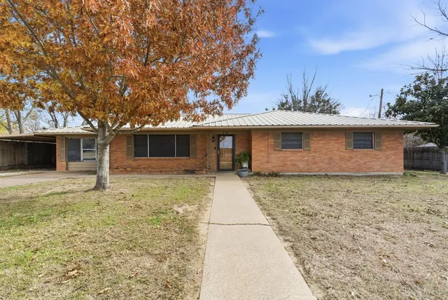 $275,000 | 1125 North Johnson Street, De Leon, TX 76444