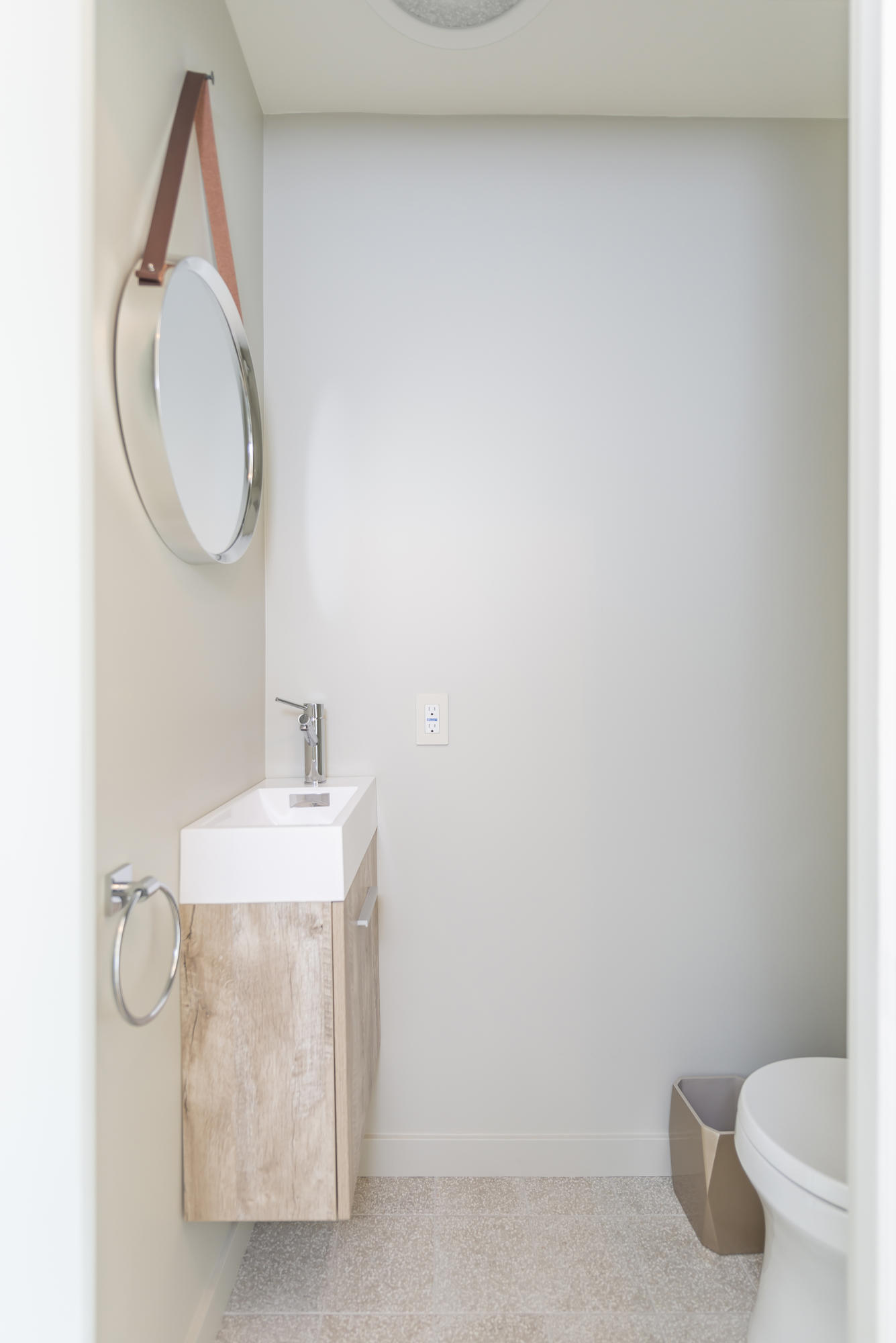 982 Jimeno Road Santa Barbara, CA 93103 - Photo 19 of 59 Living Room Half Bath