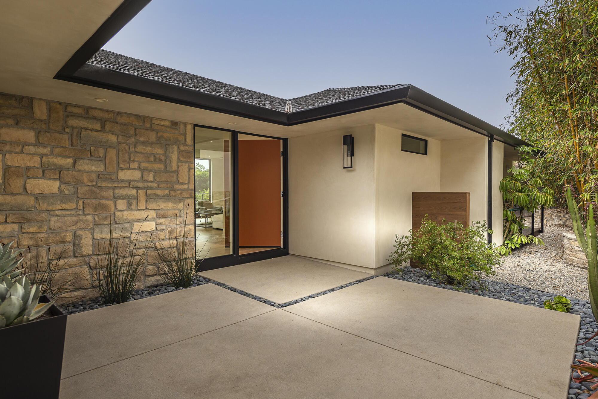 982 Jimeno Road Santa Barbara, CA 93103 - Photo 5 of 59 Entrance