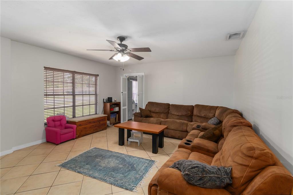 2935 Forest Circle Seffner, FL 33584 - Photo 11 of 36