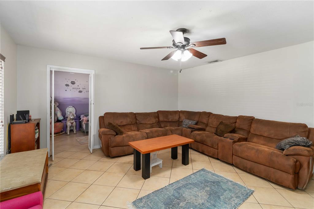 2935 Forest Circle Seffner, FL 33584 - Photo 12 of 36