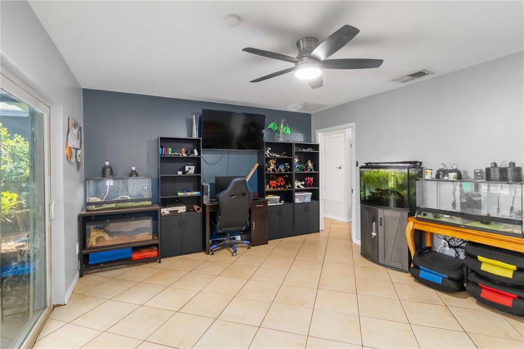 2935 Forest Circle Seffner, FL 33584 - Photo 14 of 36