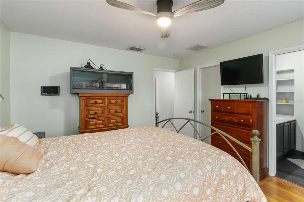 2935 Forest Circle Seffner, FL 33584 - Photo 17 of 36