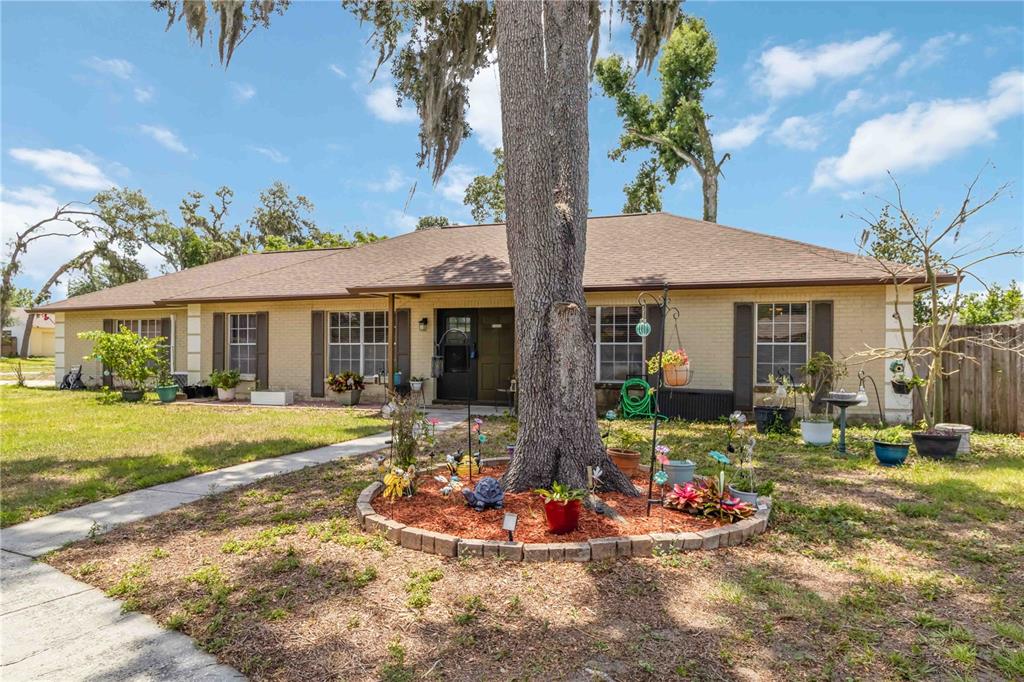 2935 Forest Circle Seffner, FL 33584 - Photo 2 of 36