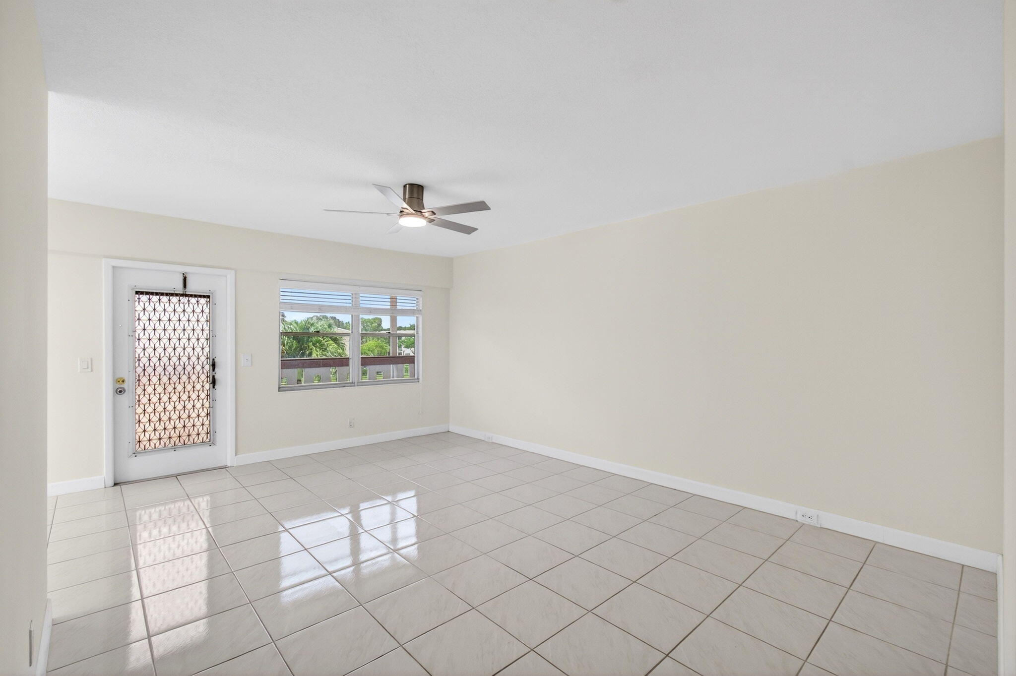 374 Brighton I, Unit 374 Boca Raton, FL 33434 - Photo 14 of 83 Living Room