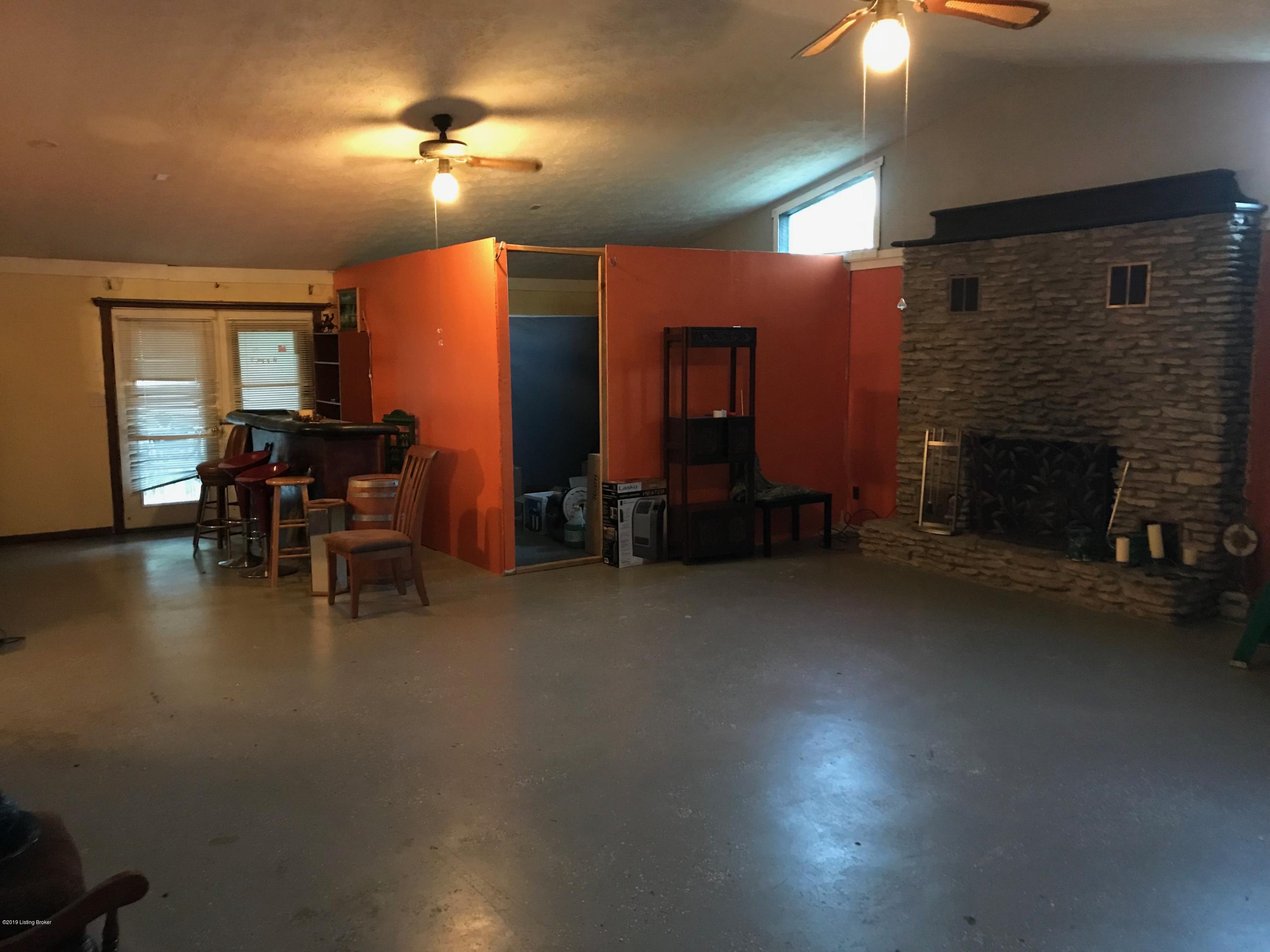 3913 Billtown Road Louisville, KY 40299 - Photo 7 of 8 Great Room - 1