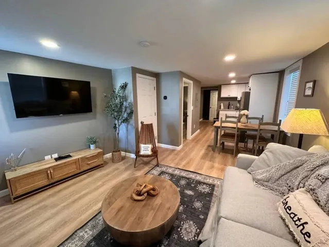 $1,800 | 301 Portsmouth Avenue, Unit 2, Seabrook, NH 03874