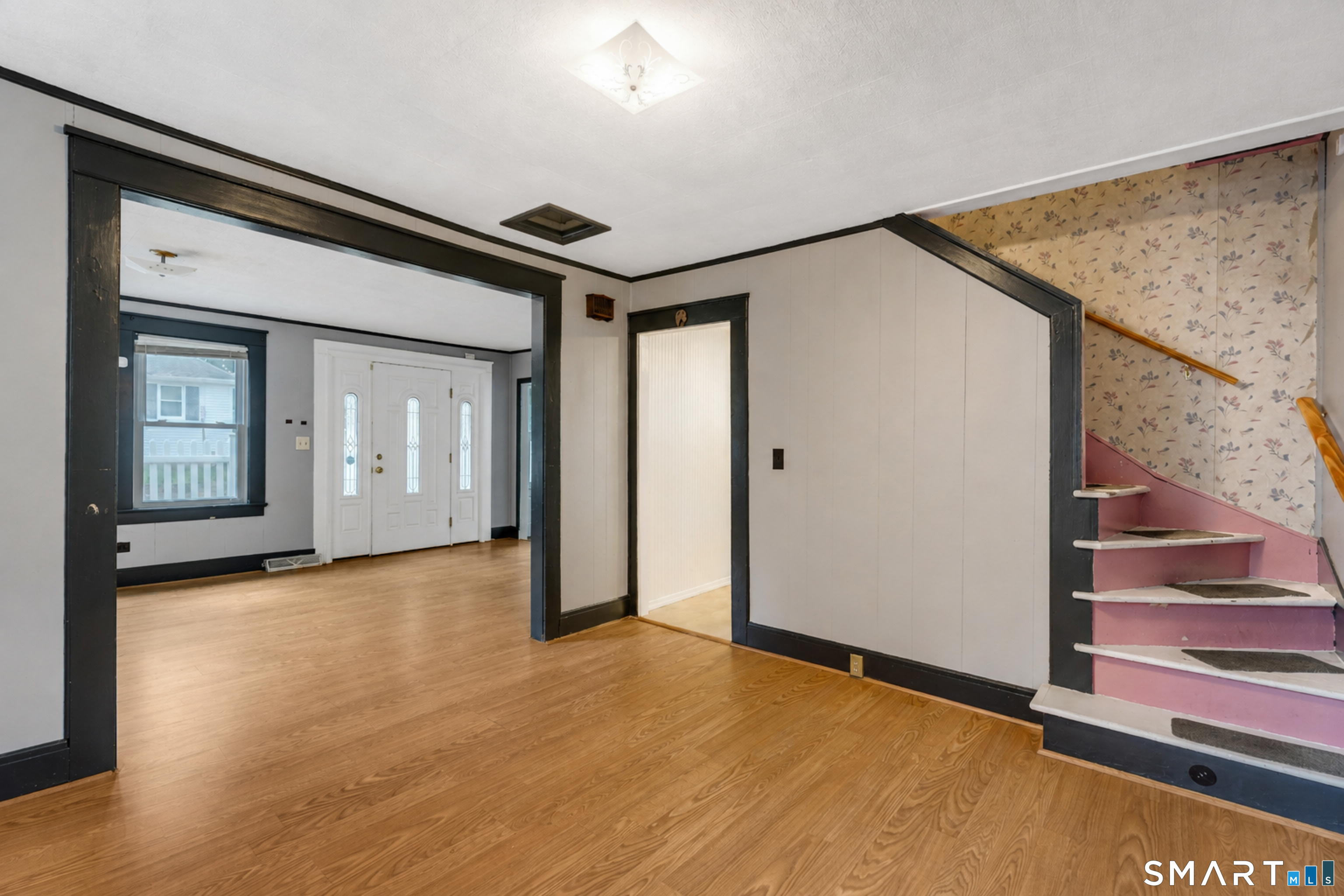 285 Niantic River Road Waterford, CT 06385 - Photo 6 of 40 Gallery Image 6