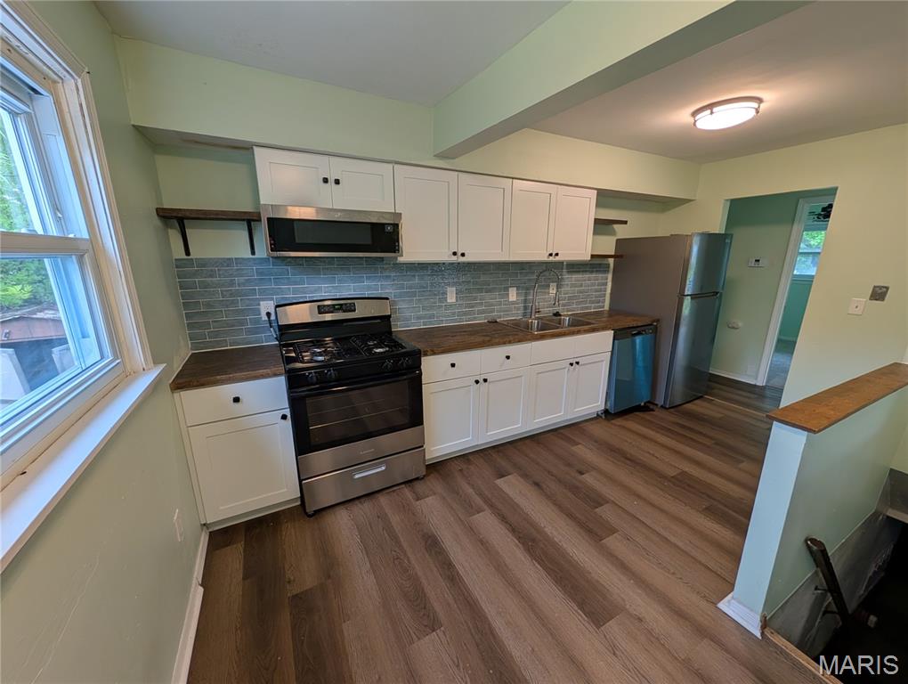 437 Lancashire Road St. Louis, MO 63137 - Photo 3 of 11