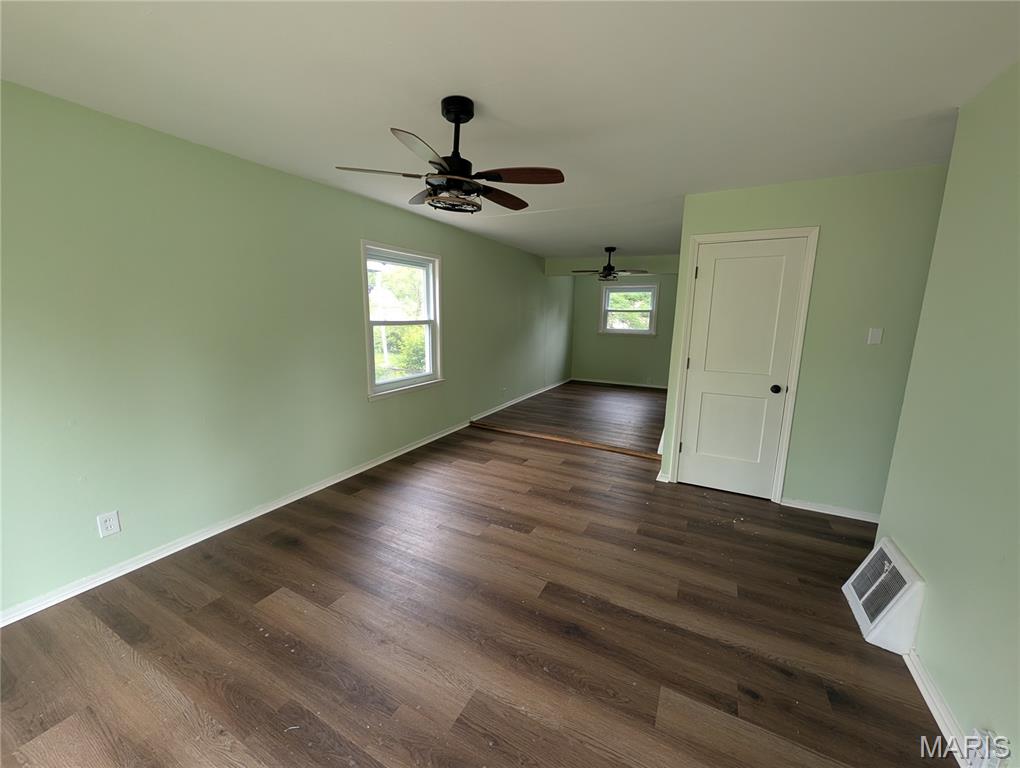 437 Lancashire Road St. Louis, MO 63137 - Photo 4 of 11