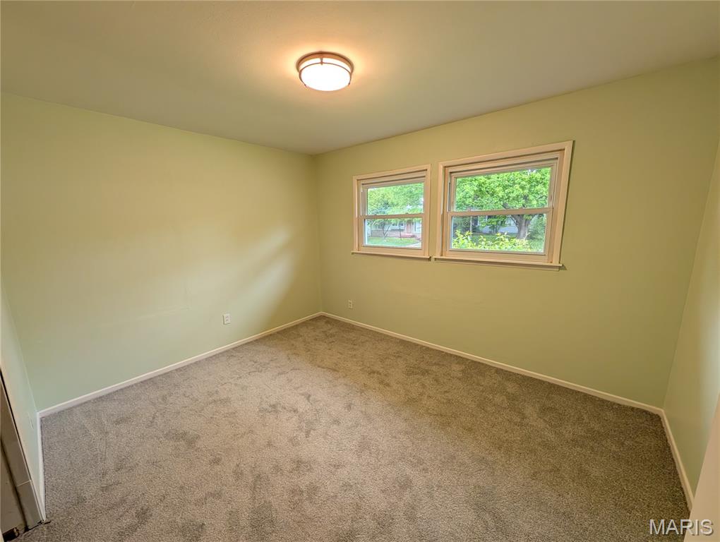 437 Lancashire Road St. Louis, MO 63137 - Photo 6 of 11