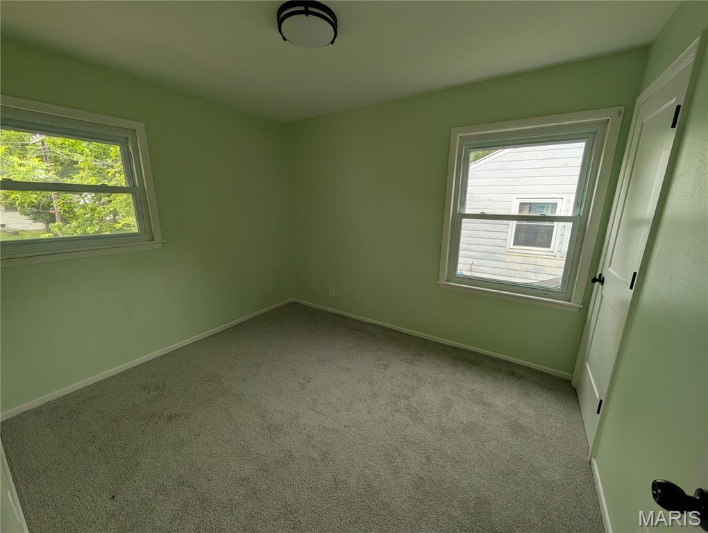 437 Lancashire Road St. Louis, MO 63137 - Photo 7 of 11
