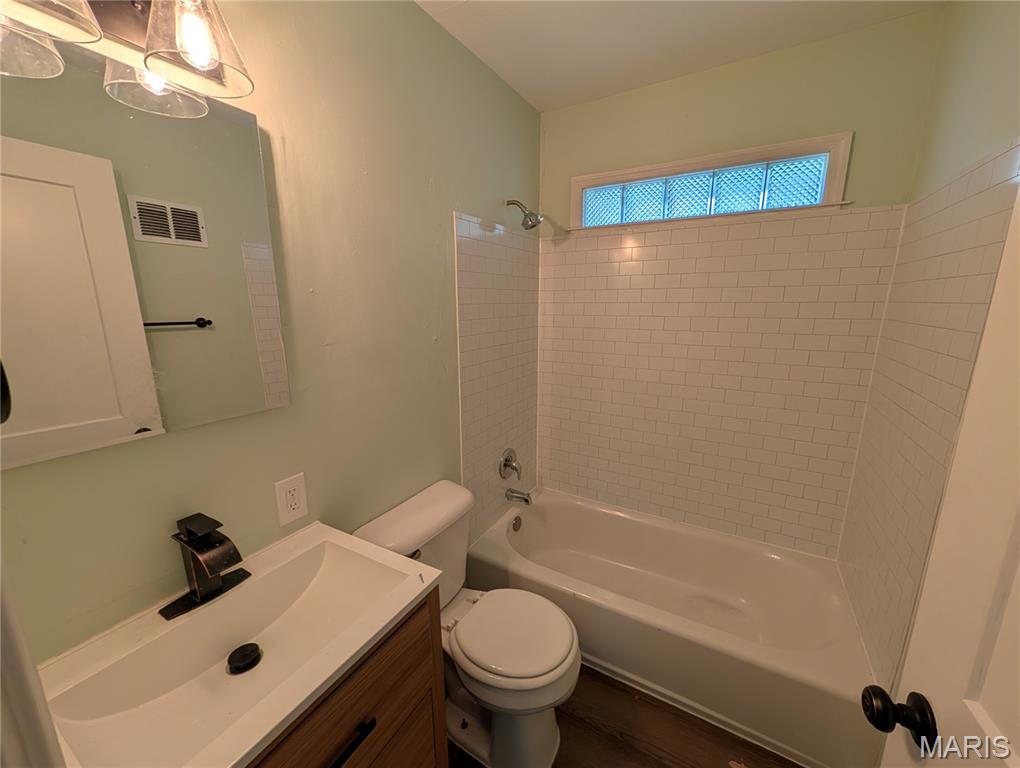 437 Lancashire Road St. Louis, MO 63137 - Photo 8 of 11