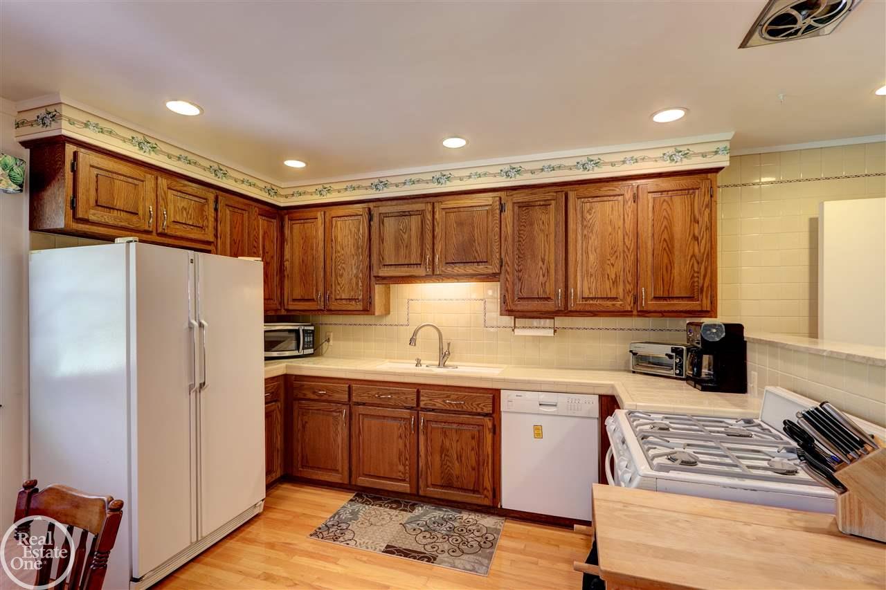 1160 South Renaud Road Grosse Pointe Woods, MI 48236 - Photo 8 of 48