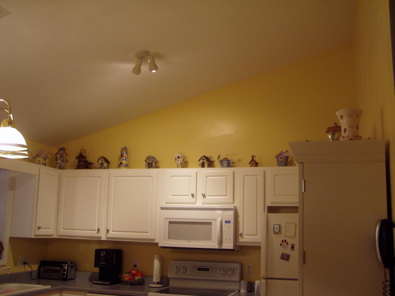1122 Mountain View Road Vinton, VA 24179 - Photo 12 of 20 a view of cabinets