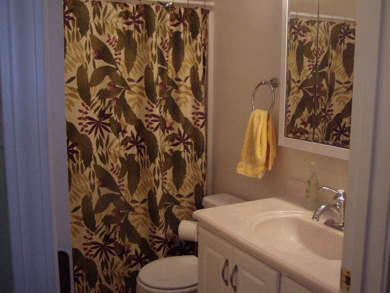 1122 Mountain View Road Vinton, VA 24179 - Photo 16 of 20 a bathroom with a sink toilet and mirror