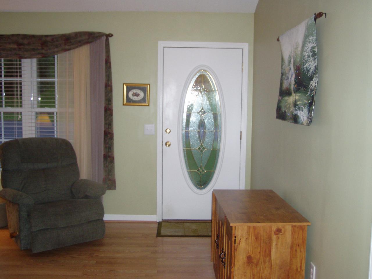 1122 Mountain View Road Vinton, VA 24179 - Photo 9 of 20 a view of livingroom with furniture and a mirror
