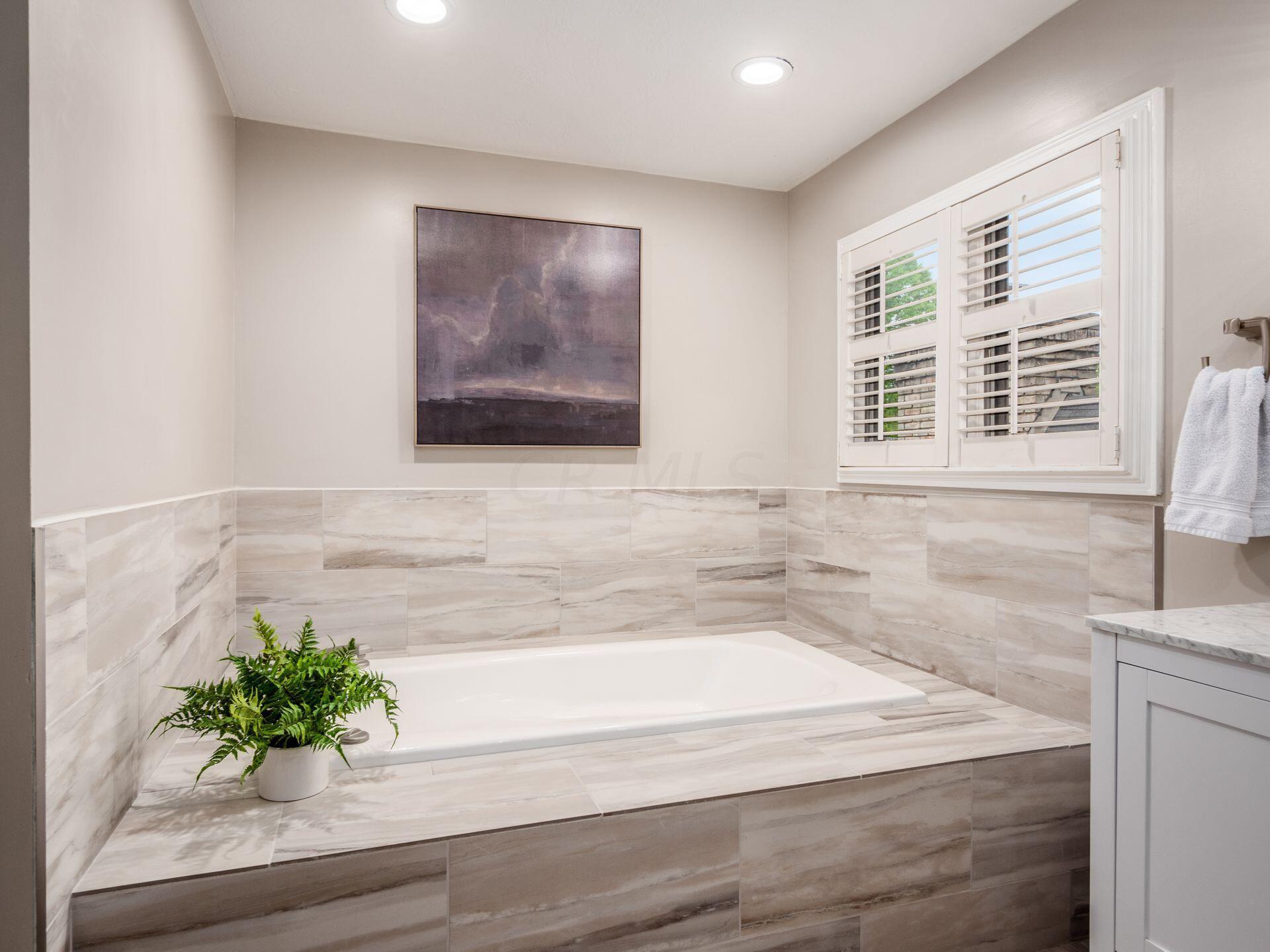 4370 Shire Landing Road Hilliard, OH 43026 - Photo 41 of 77 Owner's Bathroom