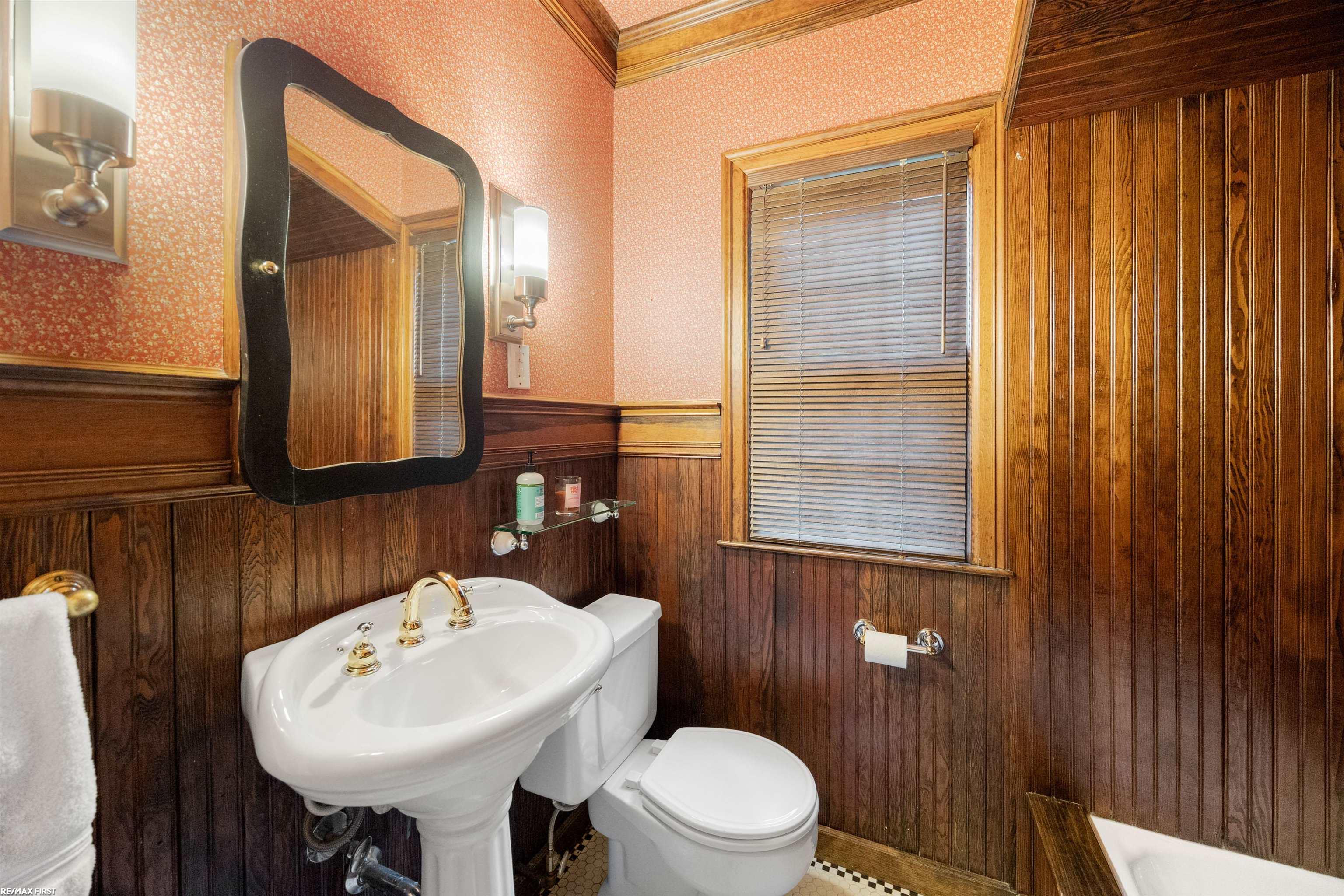 59 Mapleton Road Grosse Pointe, MI 48236 - Photo 20 of 44 50158356-2fea9674-3773-49ad-b553-fb0032f998cb.JPG