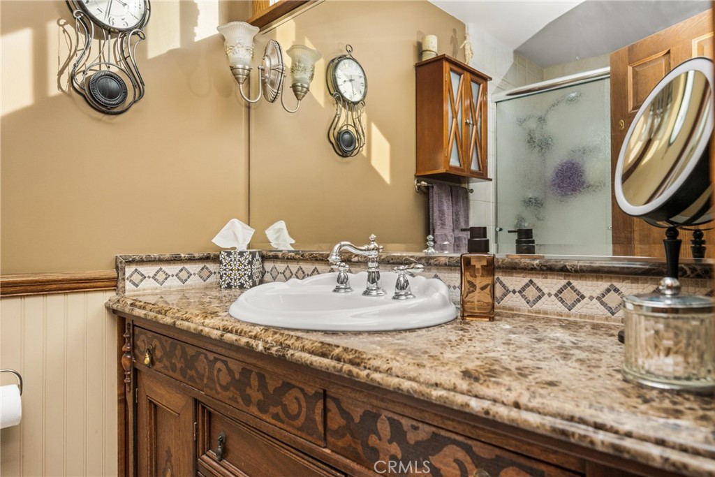 6071 Sun View Road Yorba Linda, CA 92886 - Photo 37 of 65 Granite counters and backsplash in primary bath