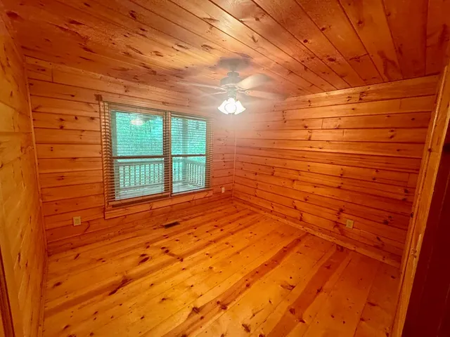 a view of empty room with windows