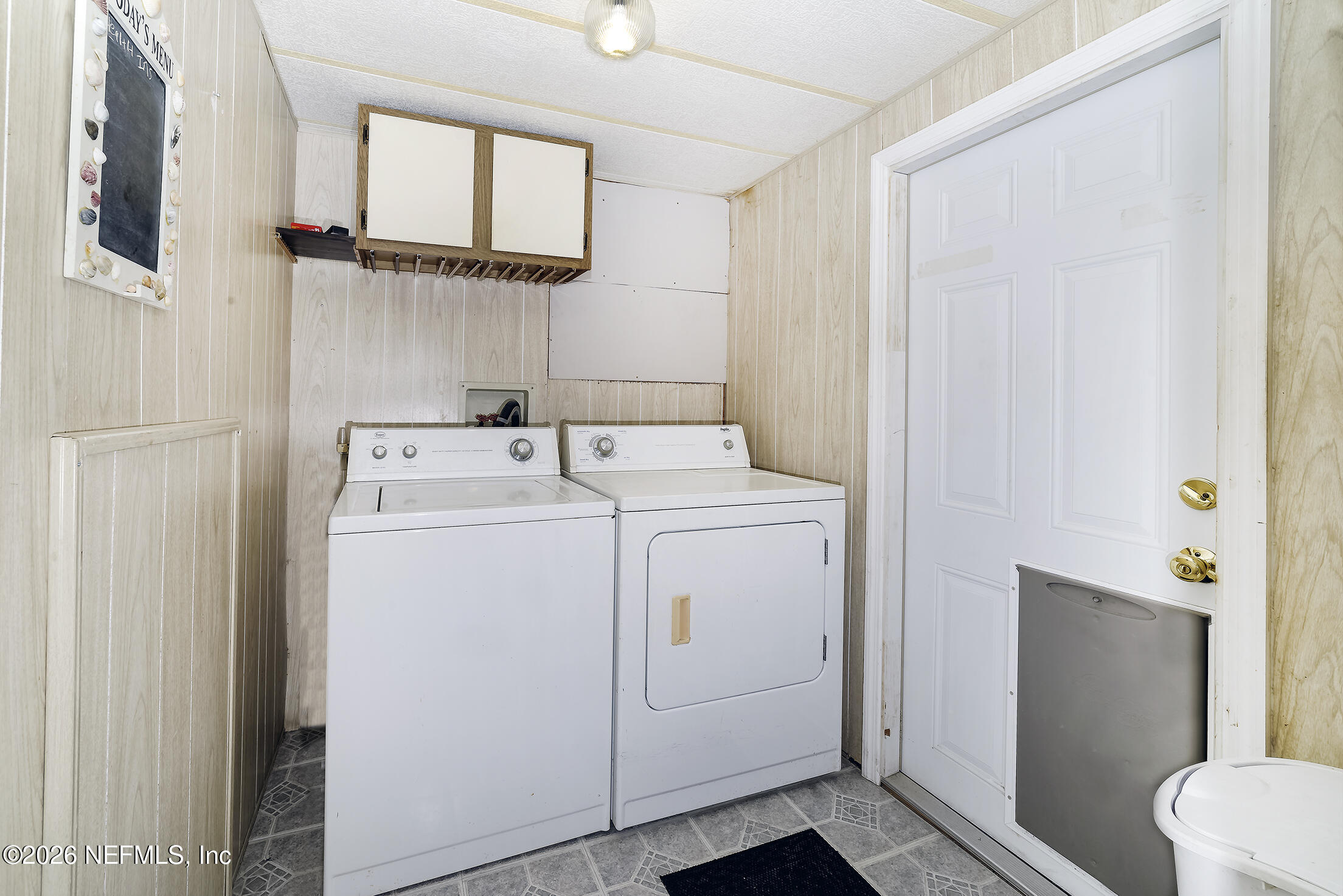 206 Dolphin Drive Georgetown, FL 32139 - Photo 22 of 27 a utility room with dryer and washer