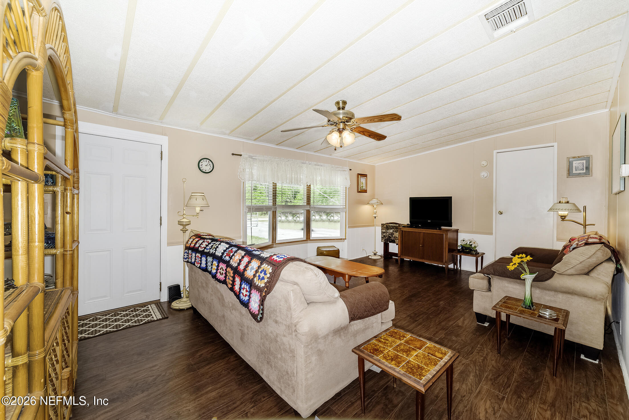 206 Dolphin Drive Georgetown, FL 32139 - Photo 24 of 27 a living room with furniture and a flat screen tv