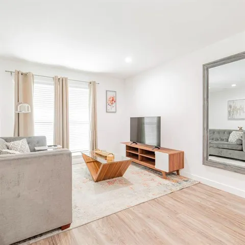 $1,000 | 606 North Marsalis Avenue, Unit 107, Dallas, TX 75203