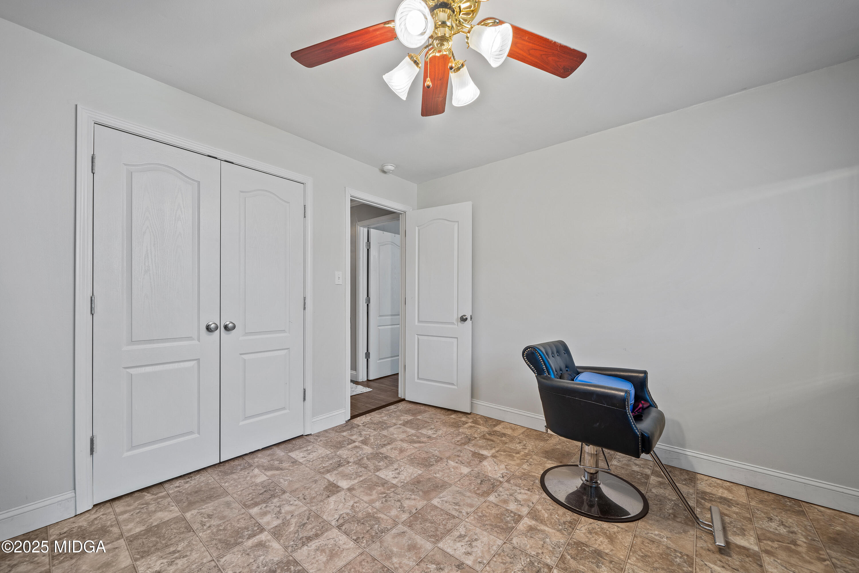 184 Camelot Road Gray, GA 31032 - Photo 26 of 38 a workspace with furniture and chandelier