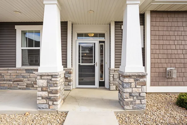 $440,000 | 13692 Brookview Path, Rosemount, MN 55068