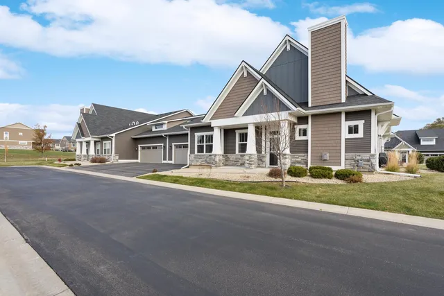 $440,000 | 13692 Brookview Path, Rosemount, MN 55068