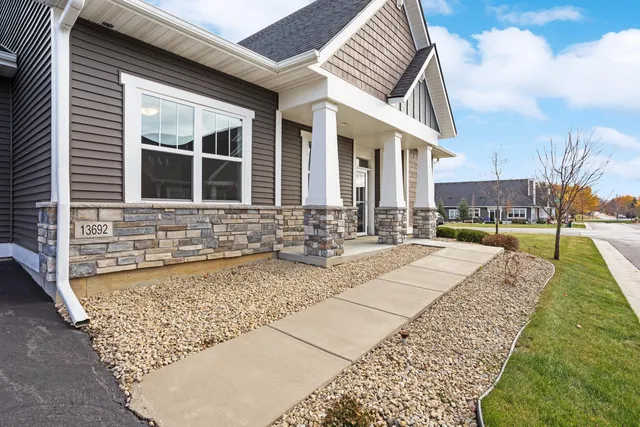 $440,000 | 13692 Brookview Path, Rosemount, MN 55068
