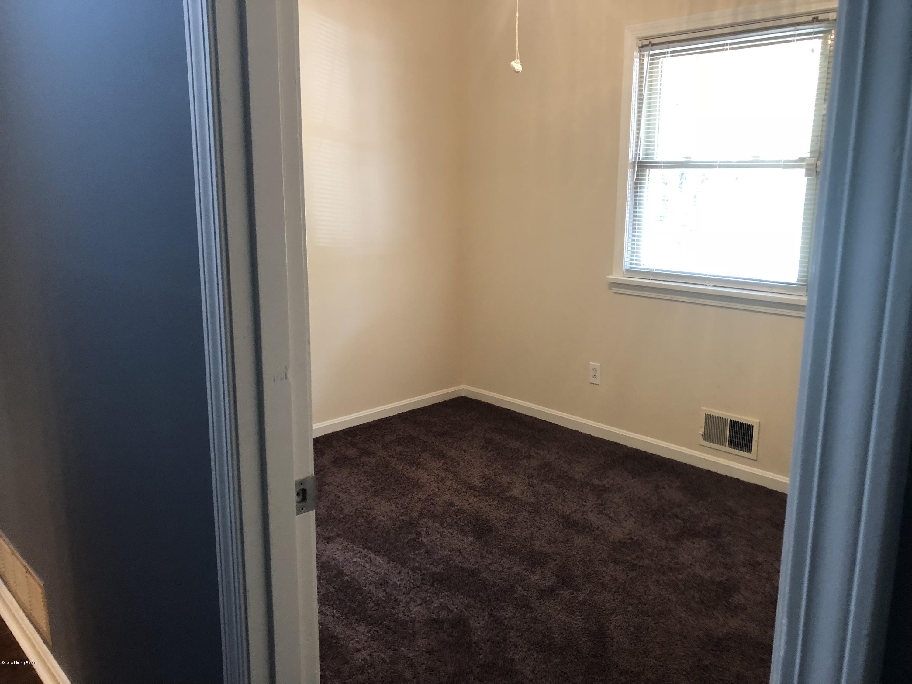 6916 Ledgerock Road Louisville, KY 40219 - Photo 11 of 18 370A4FB6-2004-4C1C-9588-C26AB1B96931