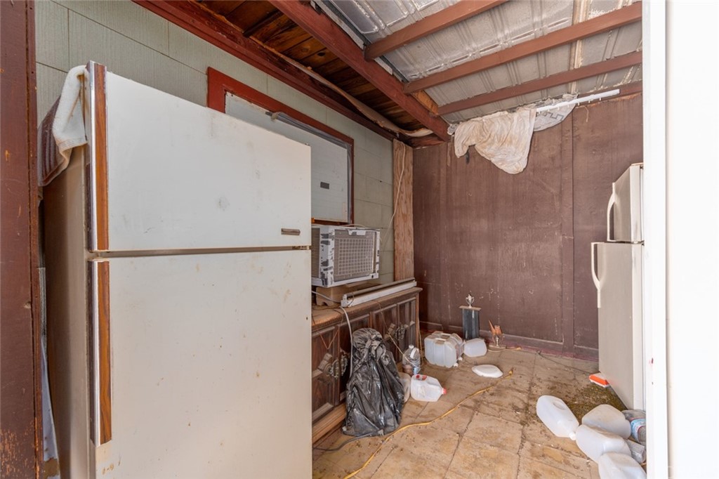 736 Copper Mountain Road Joshua Tree, CA 92252 - Photo 13 of 28 a bathroom with a bathtub and a shower